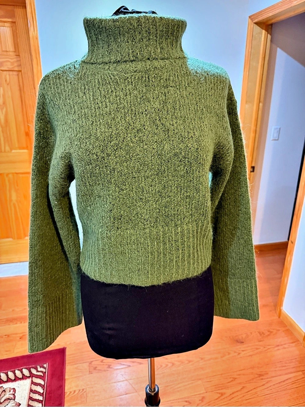 Zara Green Turtleneck  large sleeve sweater Size S Like New